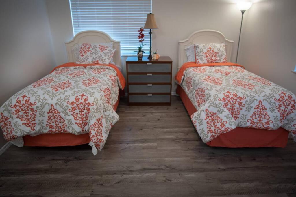 Holiday home Spacious Home, Close To Attractions, Sleeps 4 *