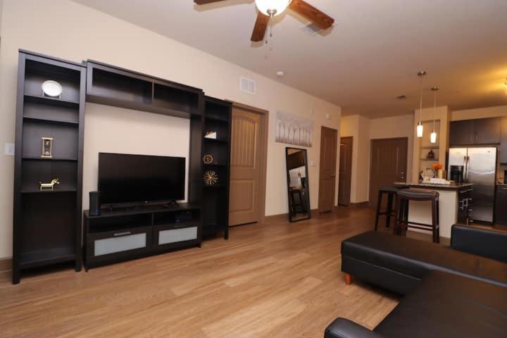 Apartment ***luxury 2 Bedroom Apt Near All Attractions***