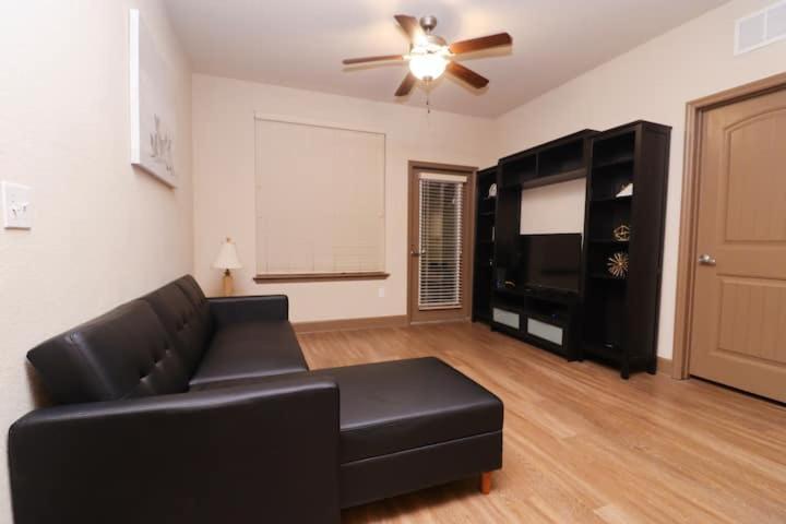 ***luxury 2 Bedroom Apt Near All Attractions*** *