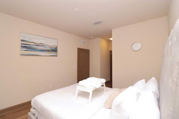 Apartment ***luxury 2 Bedroom Apt Near All Attractions***