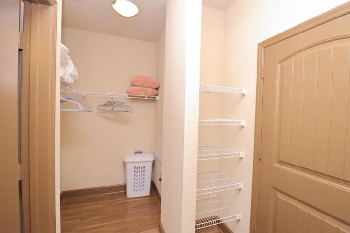 ***luxury 2 Bedroom Apt Near All Attractions*** Apartment *