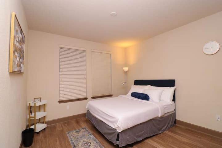 ***luxury 2 Bedroom Apt Near All Attractions*** * Orlando