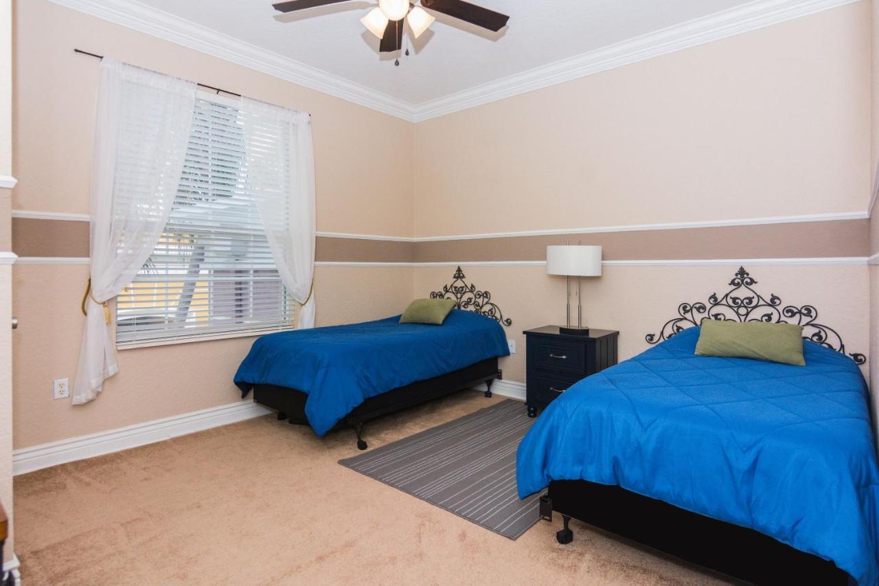 Holiday home 3br 2bath Balcony 5min Conv Center 1410ft *