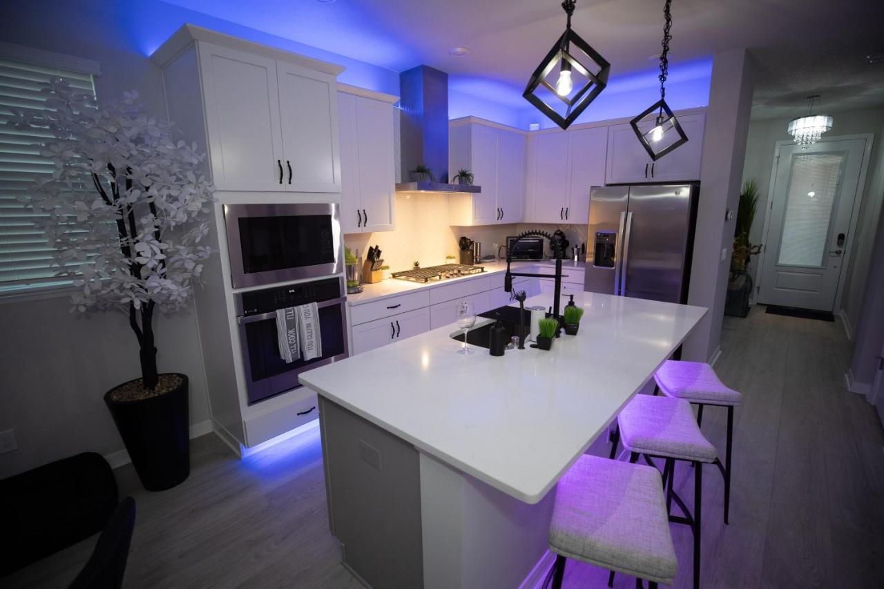 Brand New Modern Pet Friendly Zen With Private Theater & Hot Tub!