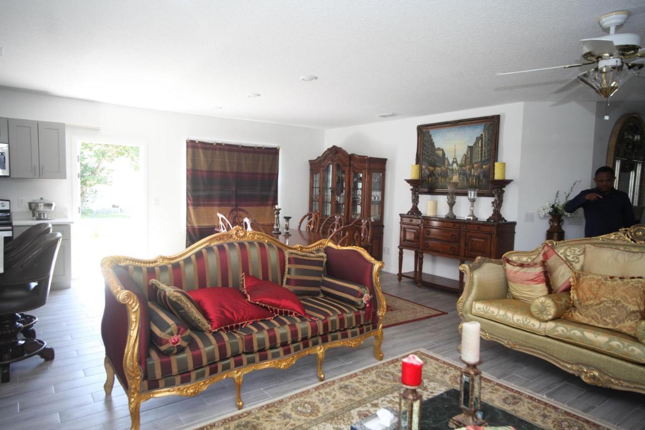A Beautiful Queen Bedroom Orlando