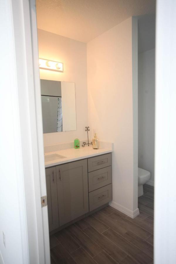 A Beautiful Queen Bedroom Guest house *
