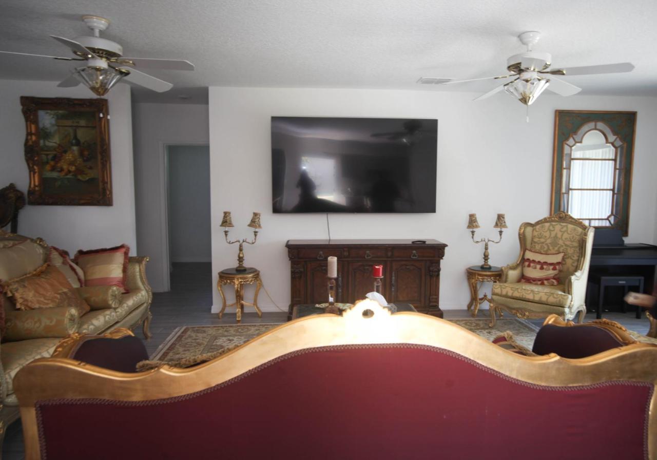 Guest house A Beautiful Queen Bedroom *