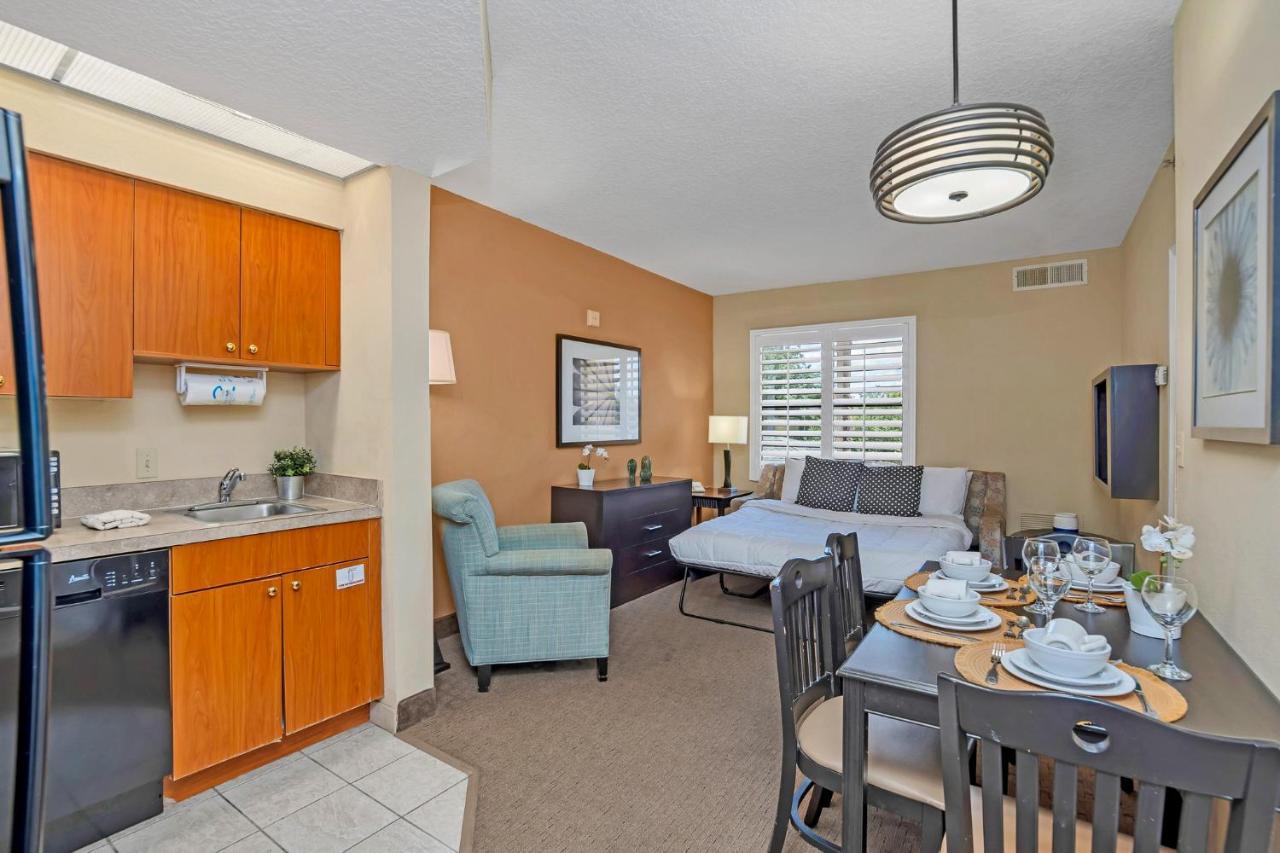 Near Disney - 1br With King Bed - Pool And Hot Tub Apartment Orlando