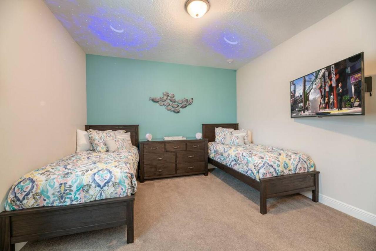 Spacious 8 Bdr Family With Arcades And Free Pool Heat *