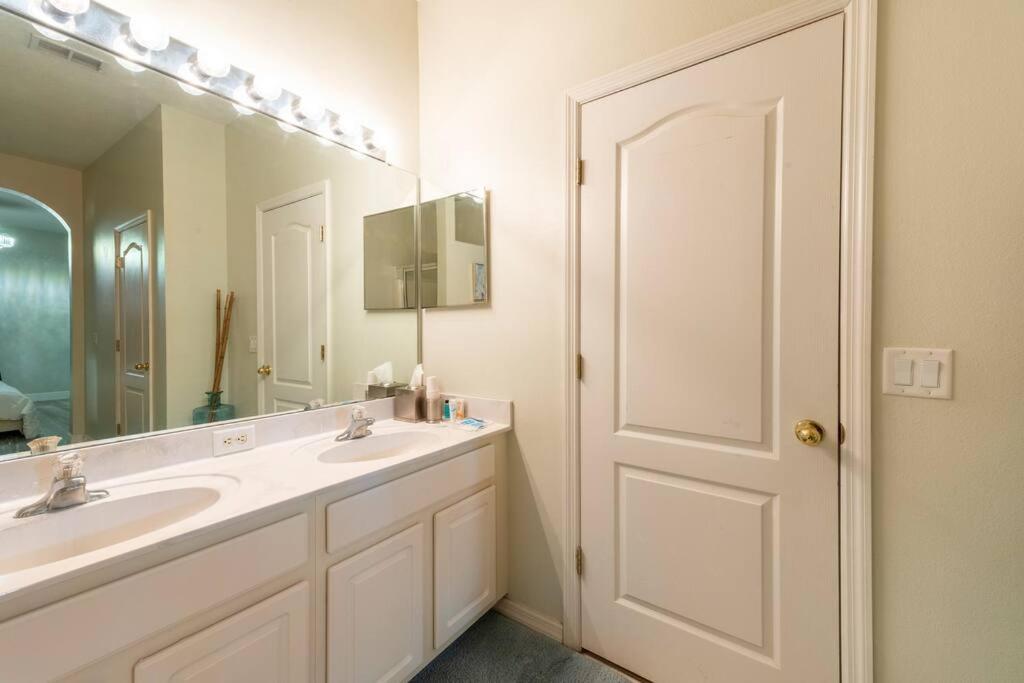 Apopka-3bd/2baths Entire Residential Home! Holiday home *