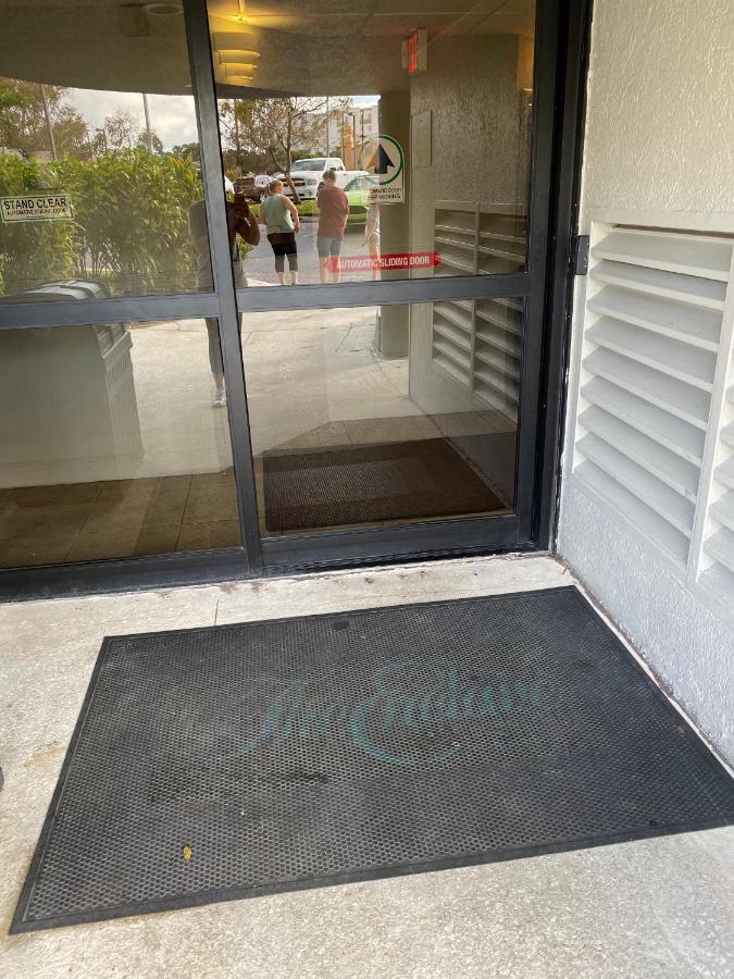 Modern On I-drive: Parking + Pool Included Orlando
