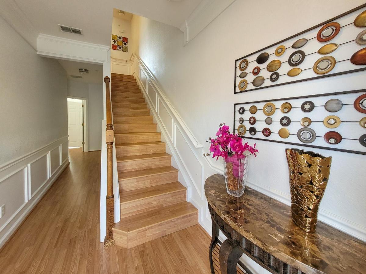 3br 4 Bath Large 5min Conv Center 1732ft