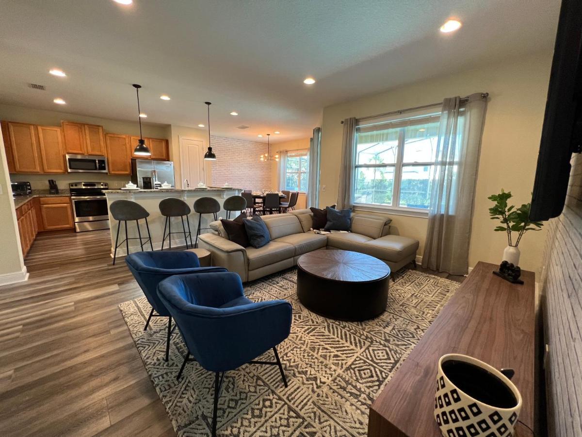 Encore 6 Bedroom Vacation With Pool 2300