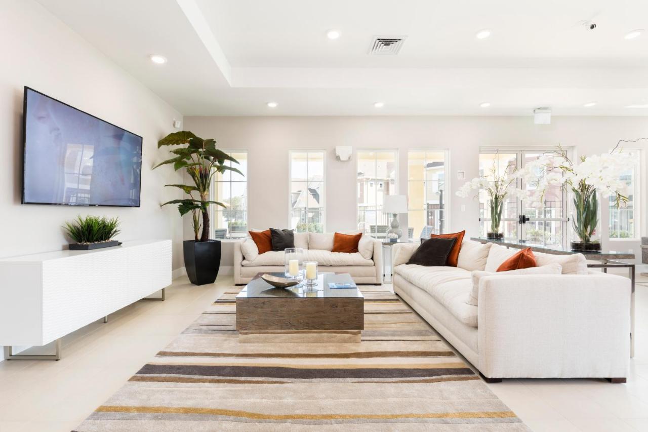 Villa 4 Bedroom 4 Ba Self Check-in Close To Theme Parks Orlando