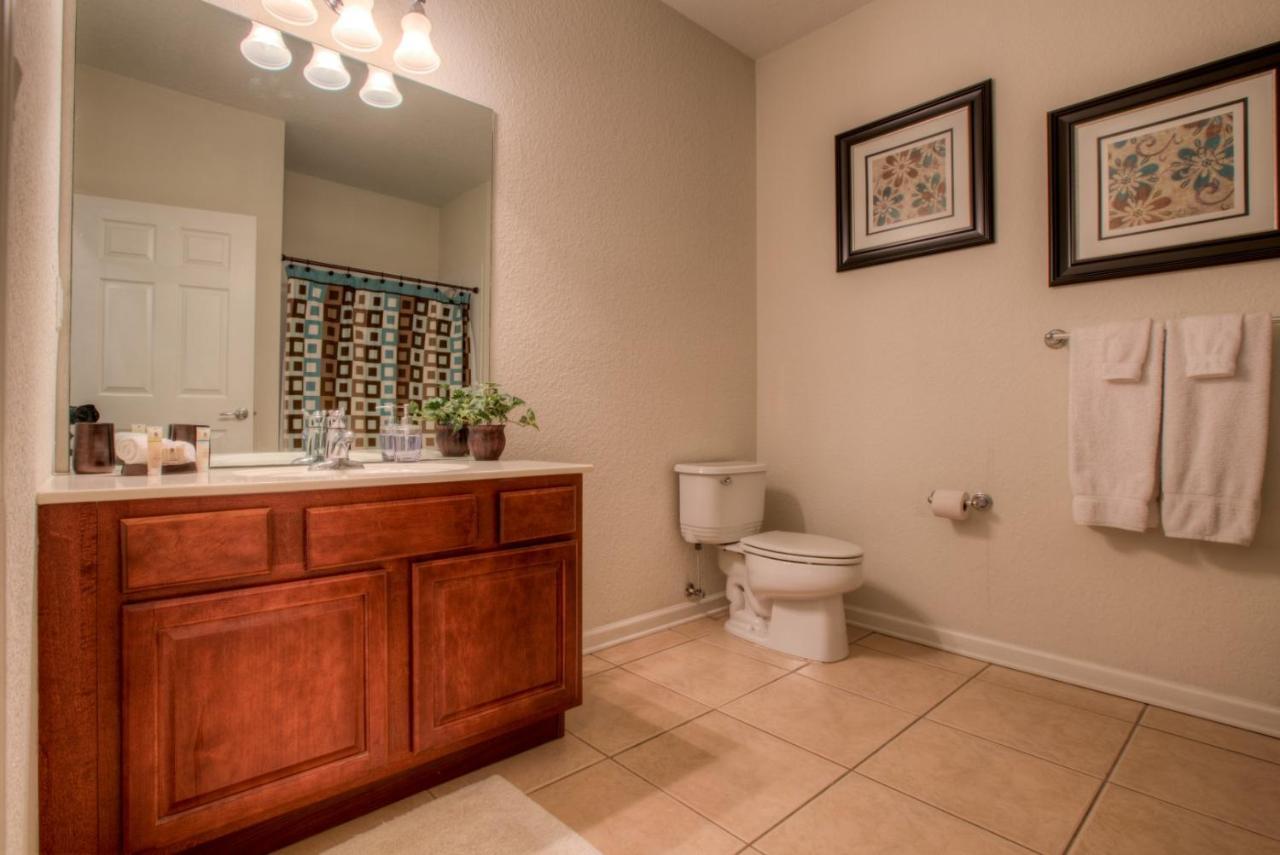 Cozy W Free Vista Cay Access Apartment