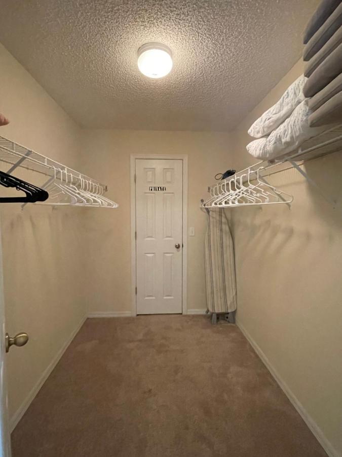3 Bedroom With Poolside Cinema And Games Close To Theme Parks Sleeps 6 2 Holiday home Orlando