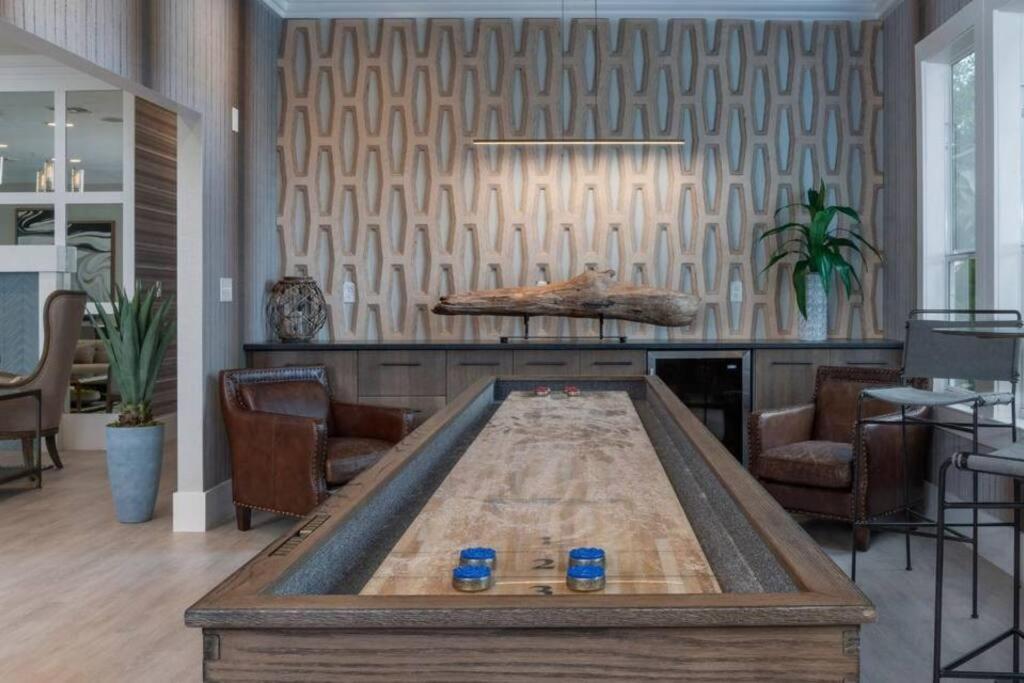 Apartment Luxurious 2-bed W/lake View And Amenities *