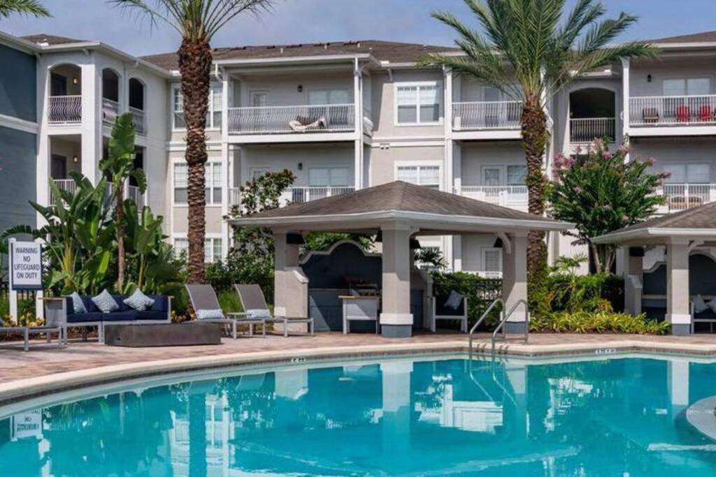 Apartment Luxurious 2-bed W/lake View And Amenities