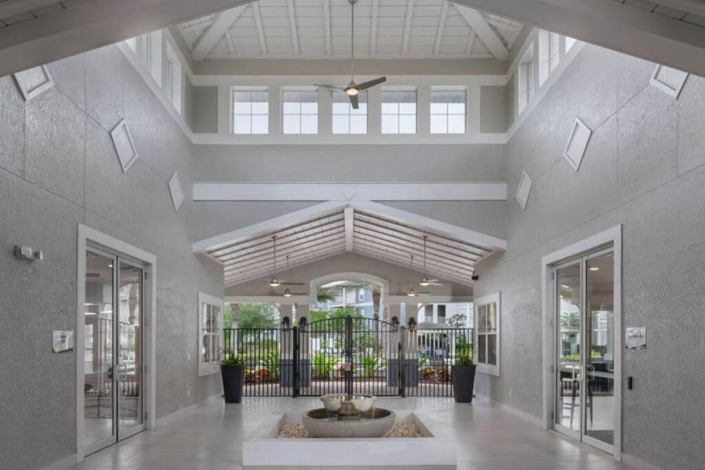 Apartment Luxurious 2-bed W/lake View And Amenities