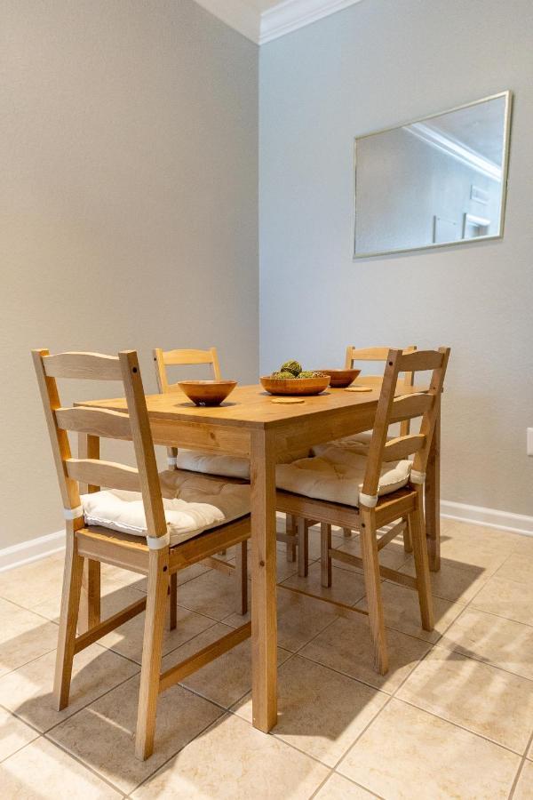 Luxurious 2-bed W/lake View And Amenities Apartment