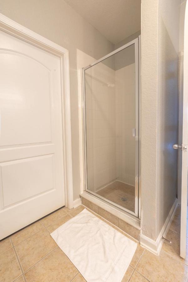 Apartment Luxurious 2-bed W/lake View And Amenities *