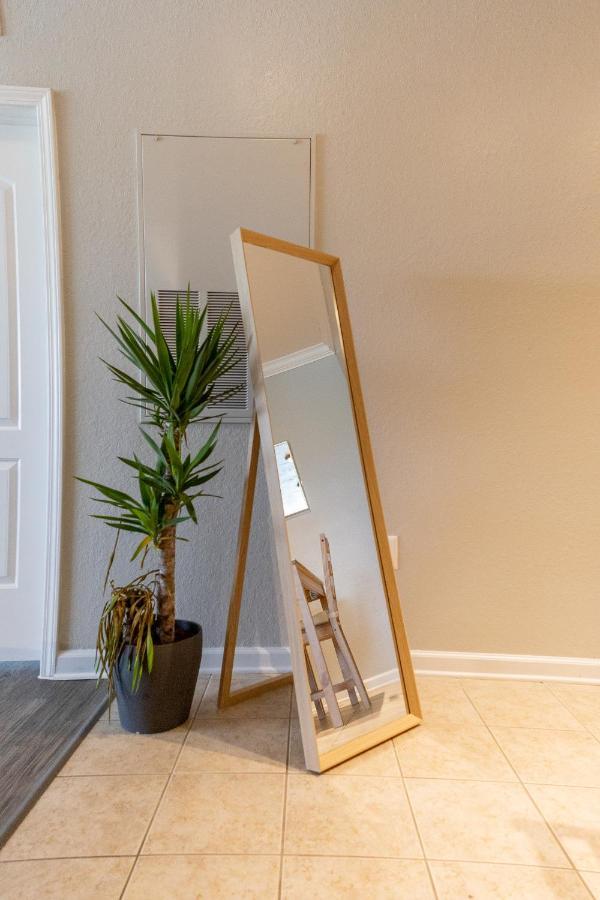 Luxurious 2-bed W/lake View And Amenities Orlando