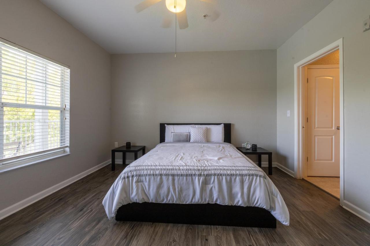 Luxurious 2-bed W/lake View And Amenities