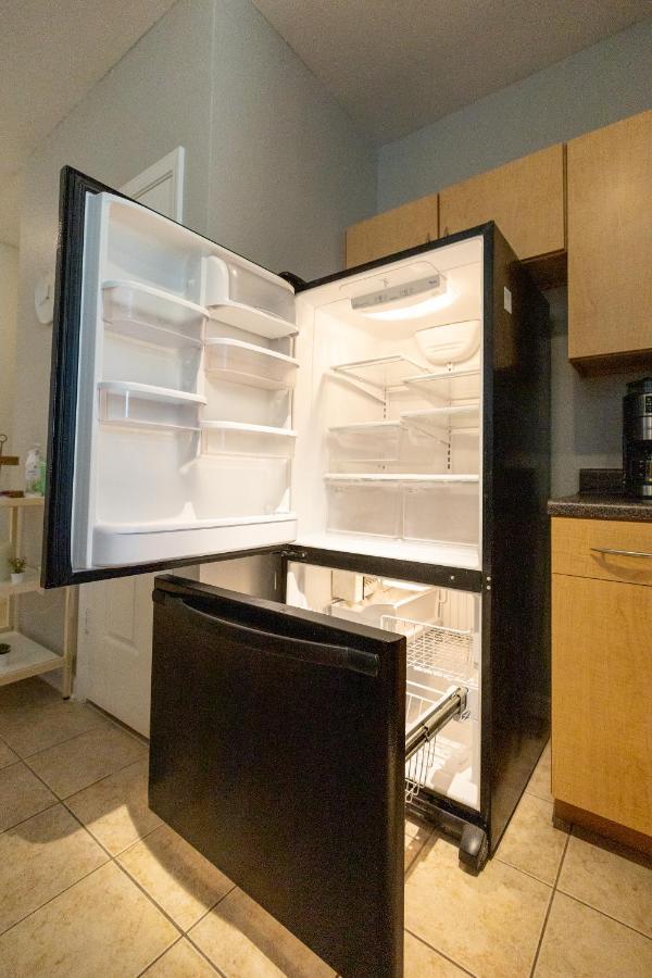 Luxurious 2-bed W/lake View And Amenities *