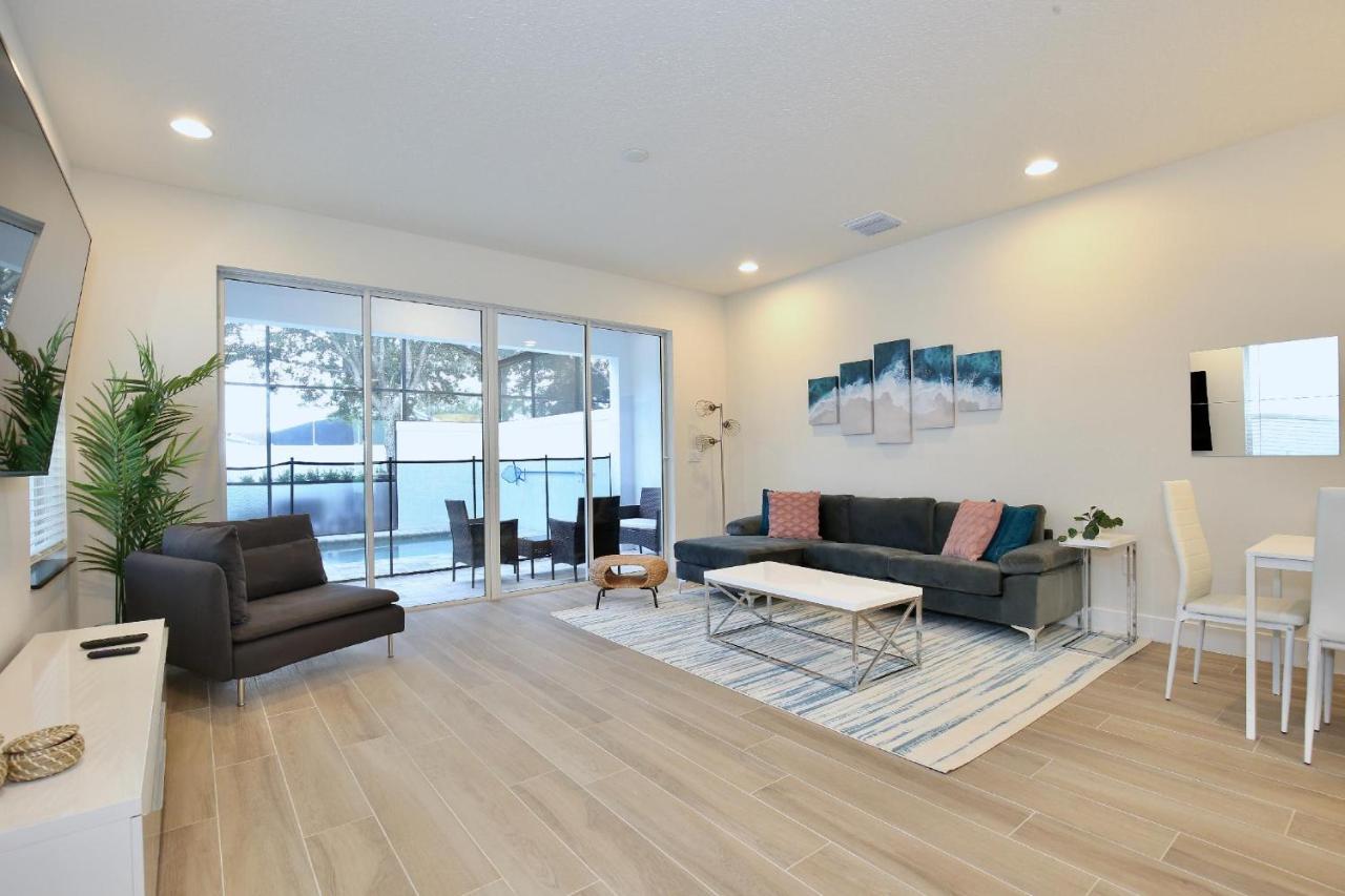 Great 4 Bedroom Townhouse In Lux Hidden Forest, With Private Pool!