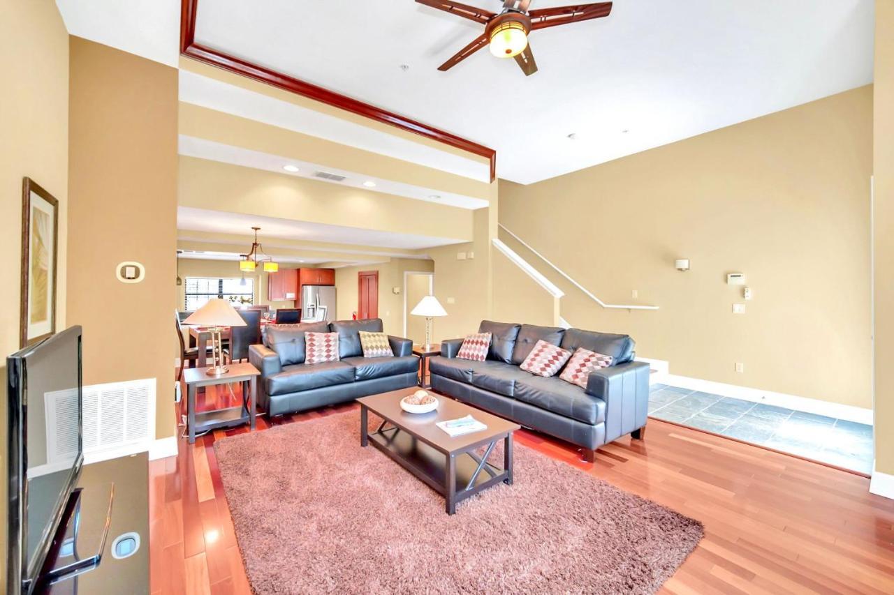Lovely 4br Townhome With Access Near * Orlando