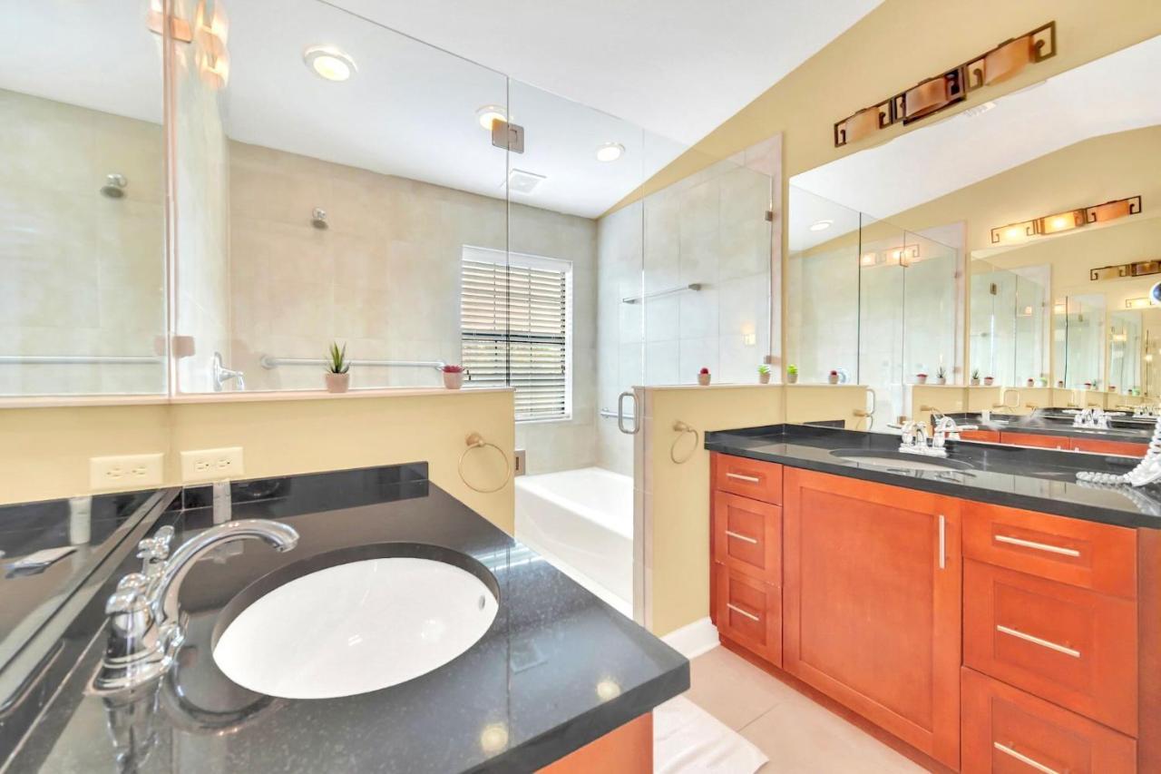 Apartment Lovely 4br Townhome With Access Near