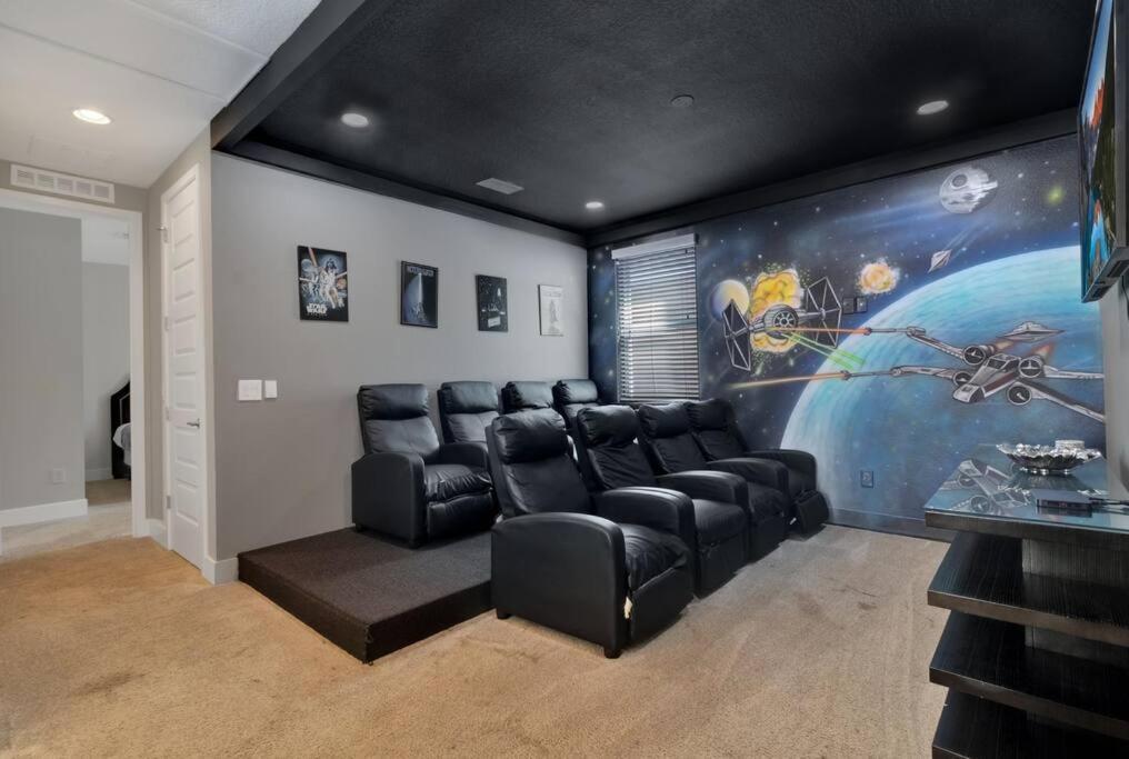 451-luxury Wmovie Theater And Arcade