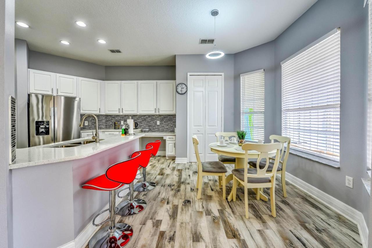 Private Pool, Game Room, Near And Universal!!