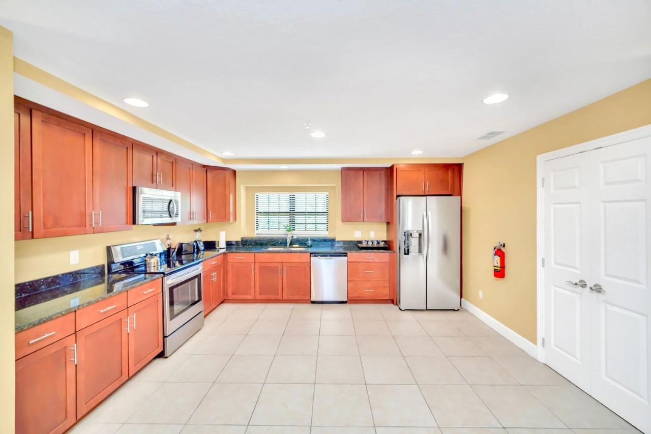 Lovely 4br Townhome With Access Near Apartment *