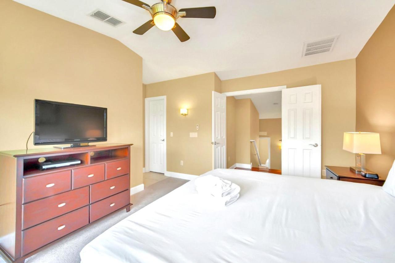 Apartment Lovely 4br Townhome With Access Near