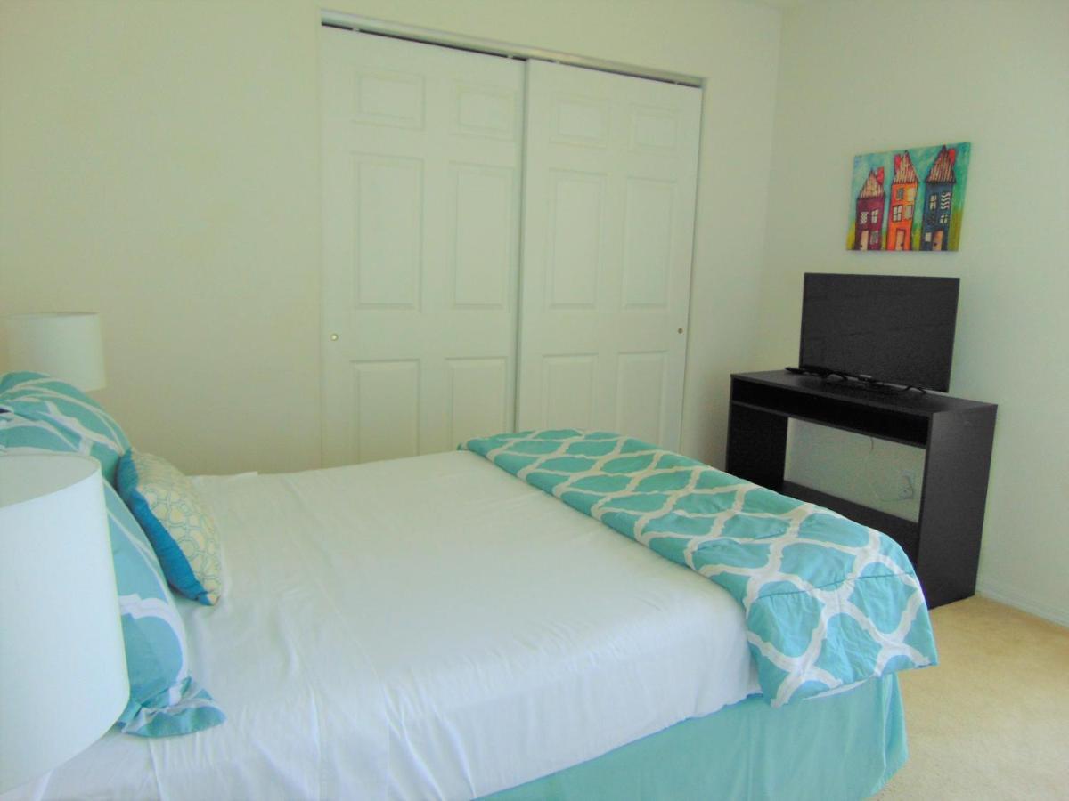 279 Square Meter Luxury Waterfront Home, Private Pool 15 Minutes From Disney! *