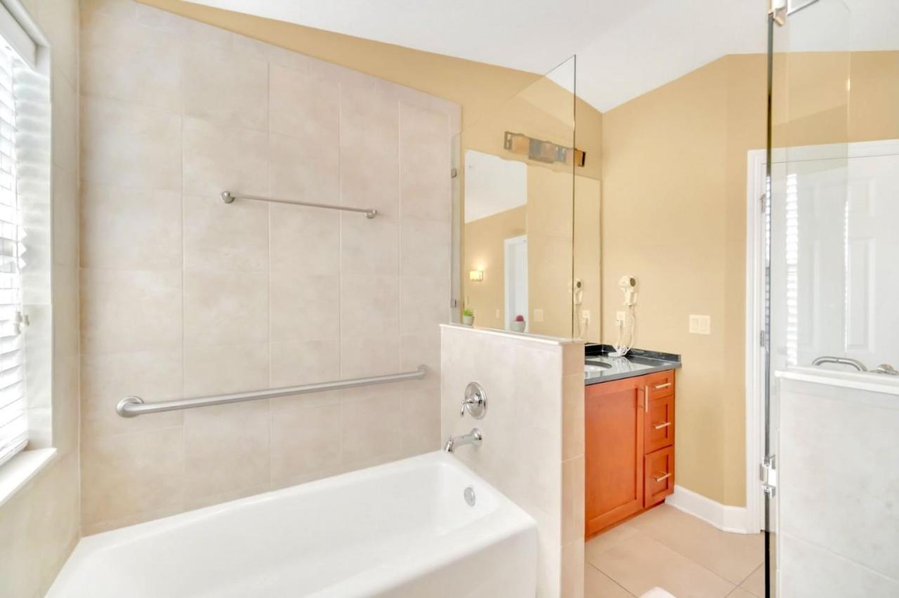Lovely 4br Townhome With Access Near