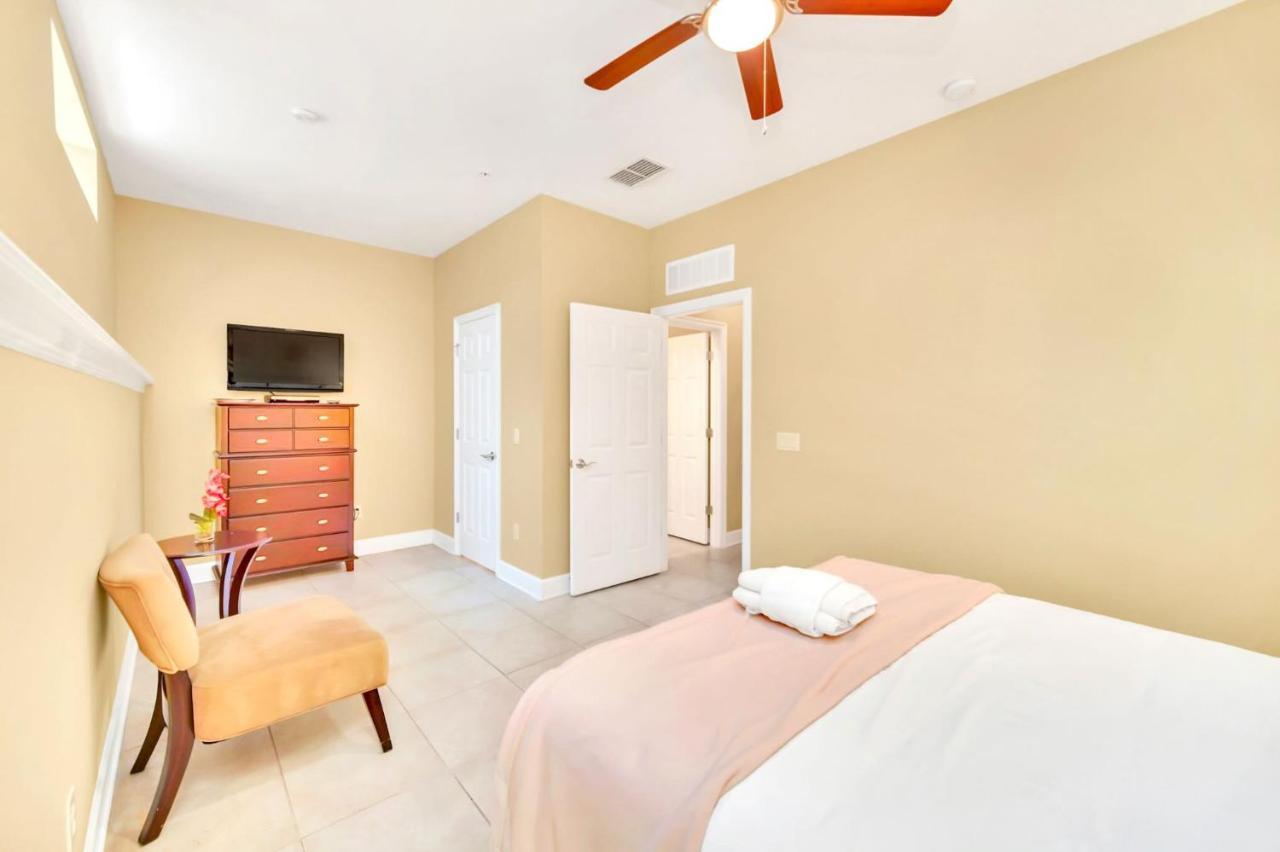Lovely 4br Townhome With Access Near Apartment *