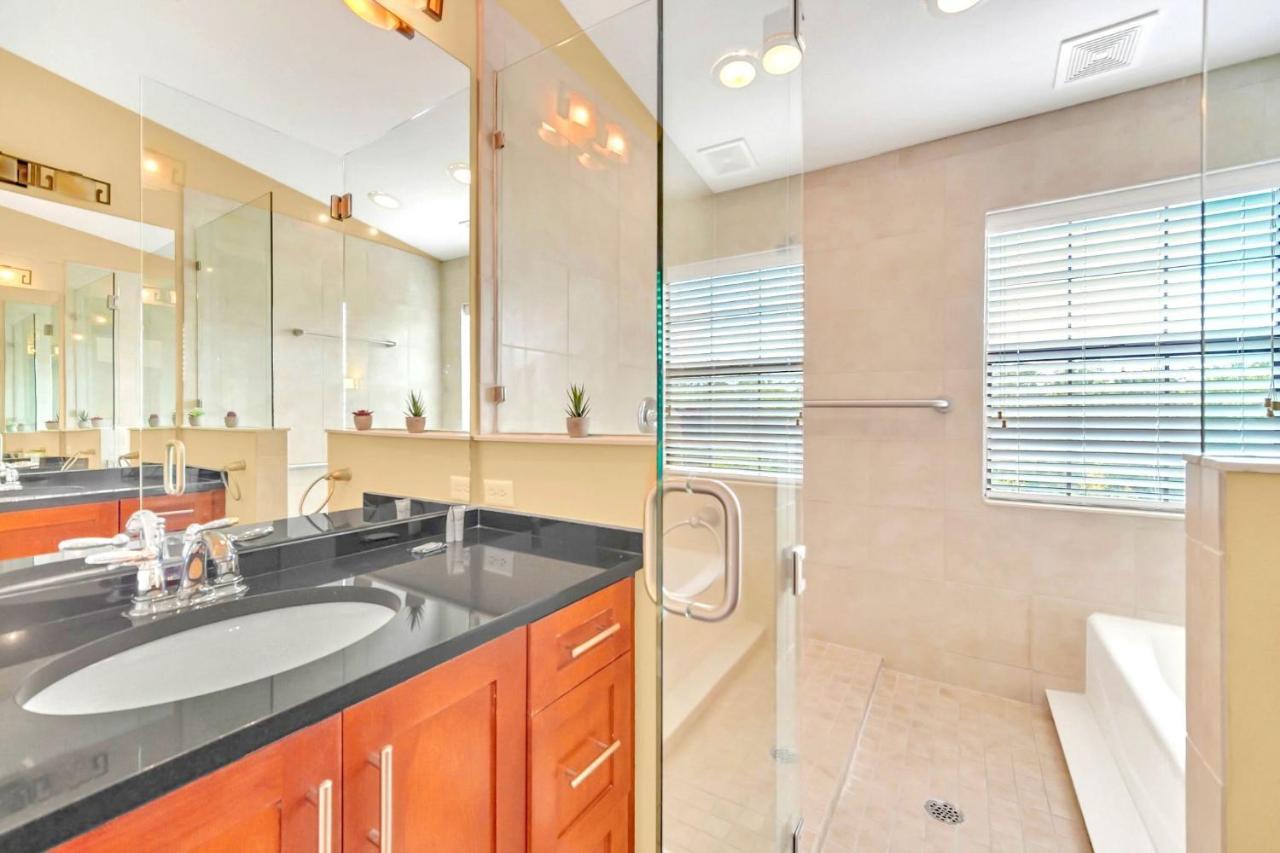 Lovely 4br Townhome With Access Near