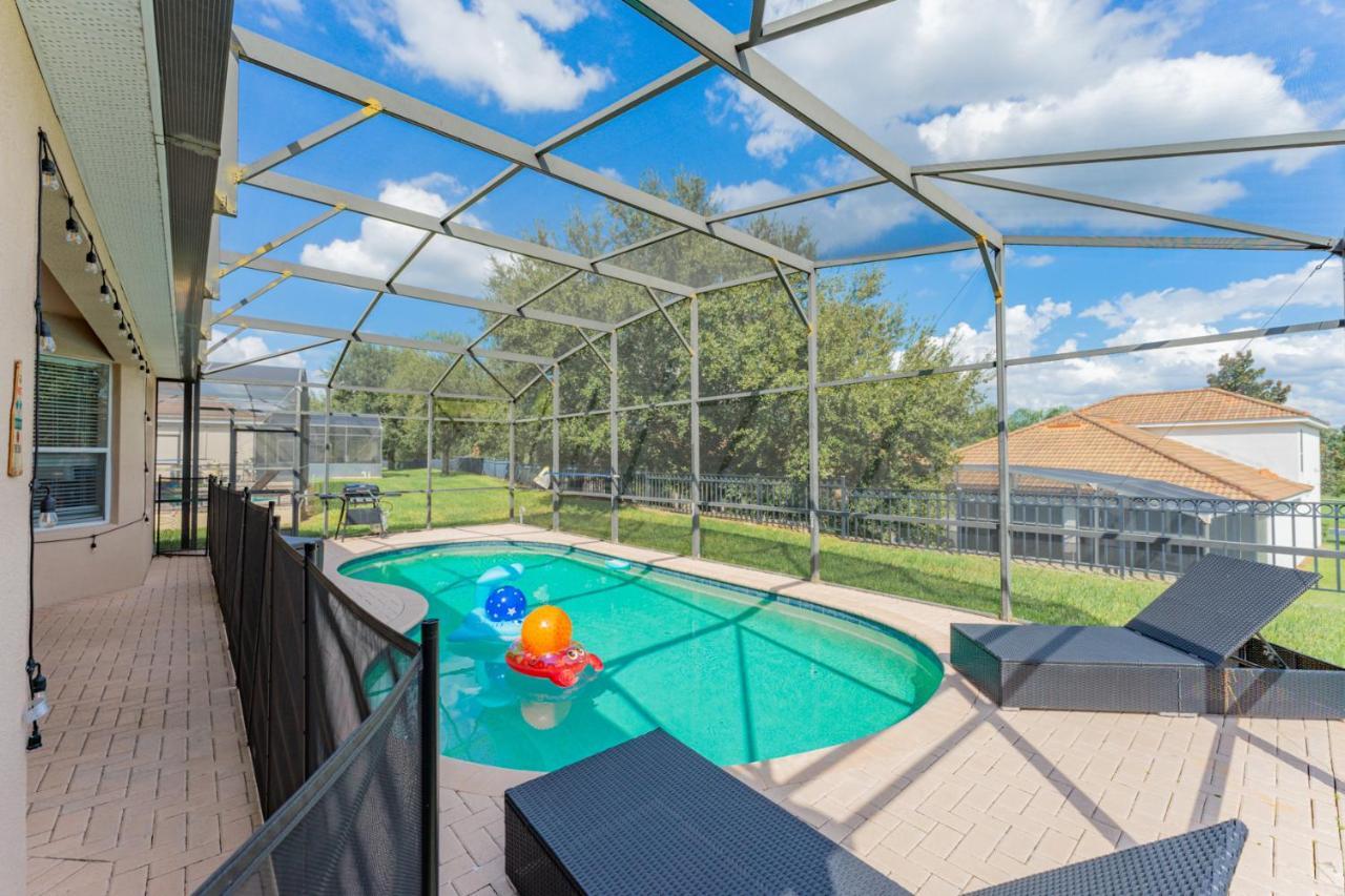 Villa Windsor Hill Cheerful W Pool 2miles To Dis *