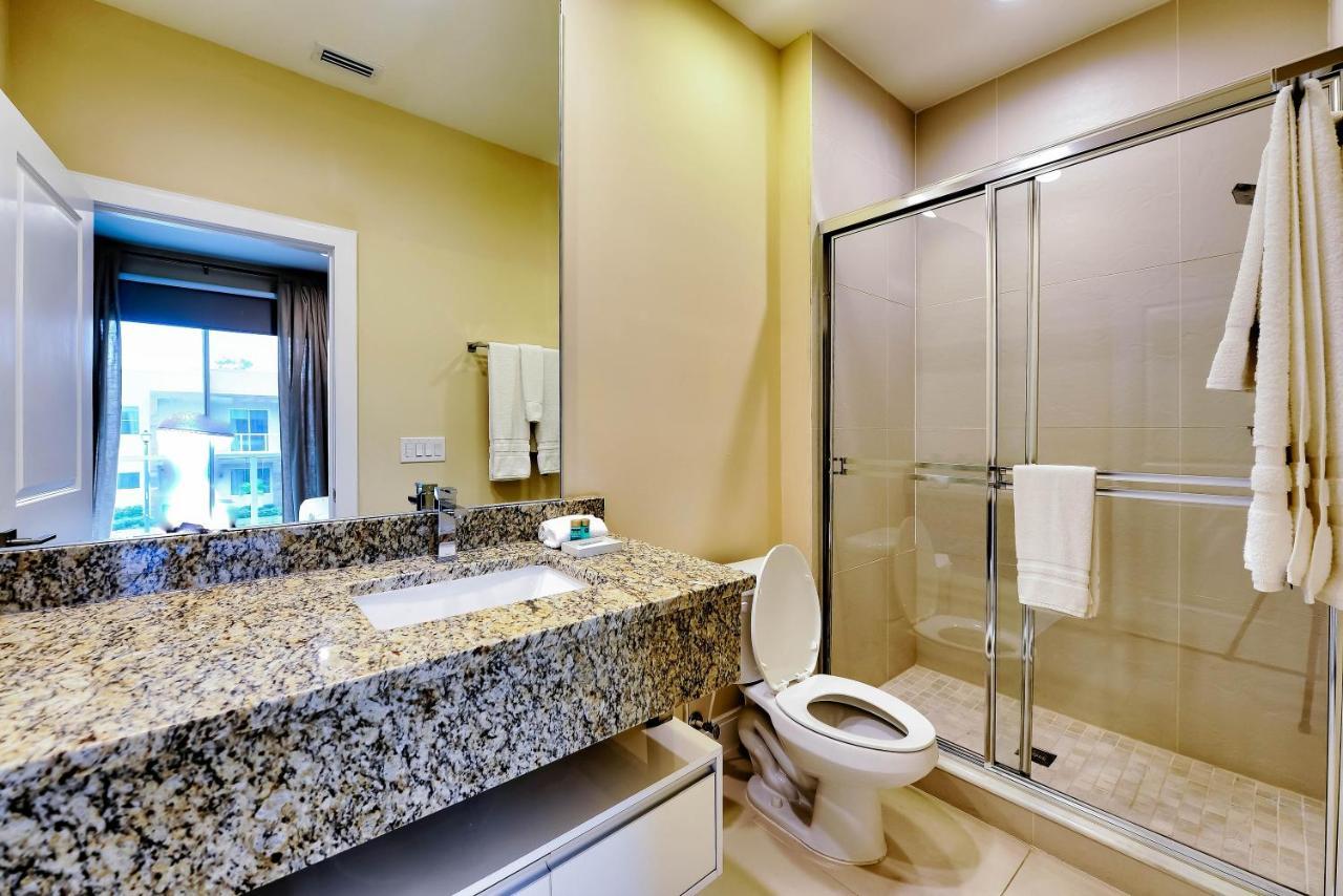Beautiful Townhome Overlooking The And The Pool Holiday home Orlando