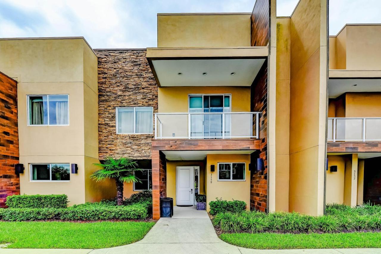 Beautiful Townhome Overlooking The And The Pool *