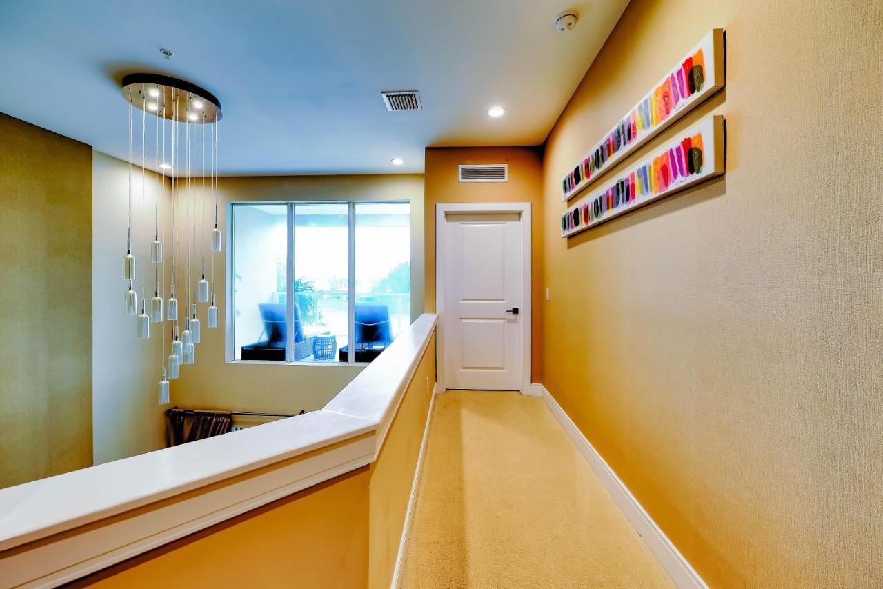 Beautiful Townhome Overlooking The And The Pool Holiday home *
