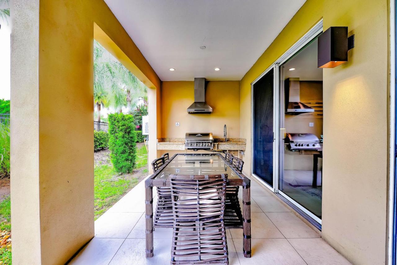 Beautiful Townhome Overlooking The And The Pool *