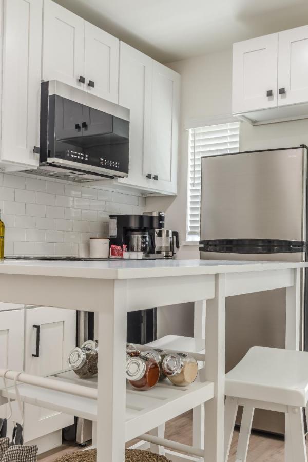 Guest house Luxury Tiny 2 Miles From Downtown *