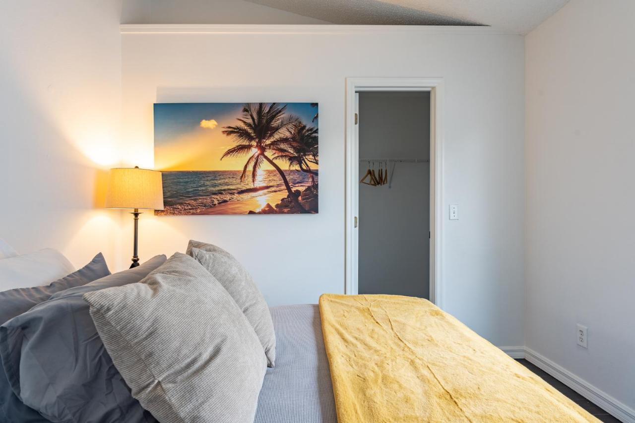 Holiday home East Getaway - 3br/2bth - *pool *parking *