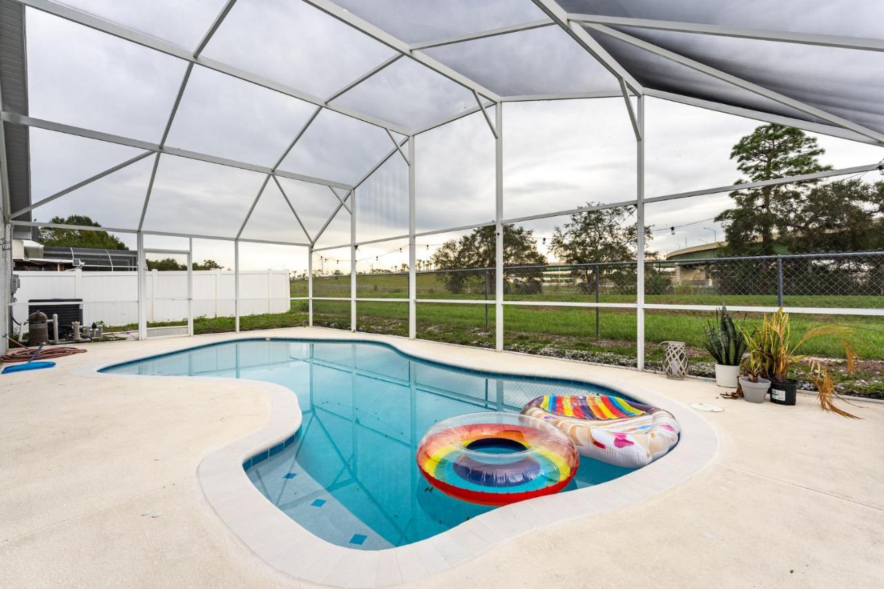 Holiday home East Getaway - 3br/2bth - *pool *parking Orlando