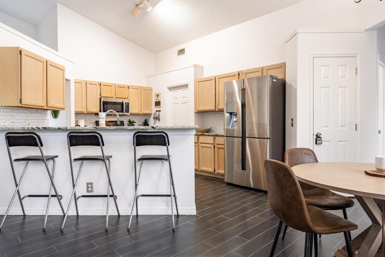 East Getaway - 3br/2bth - *pool *parking