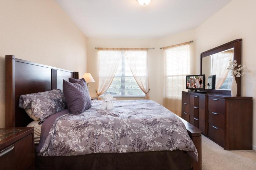 Windsor Hills 5 Bed, 5 Bath 2500 Villa *