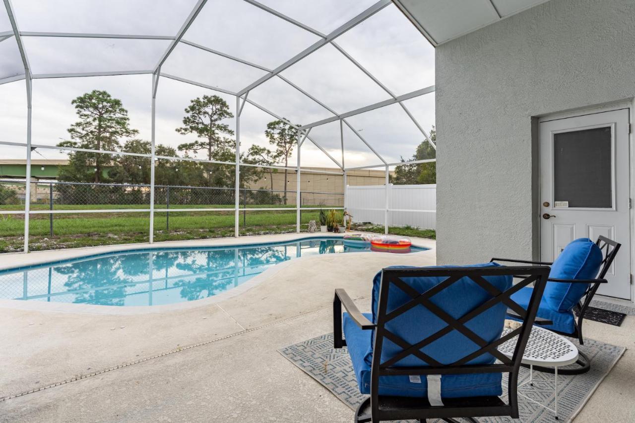 East Getaway - 3br/2bth - *pool *parking Holiday home